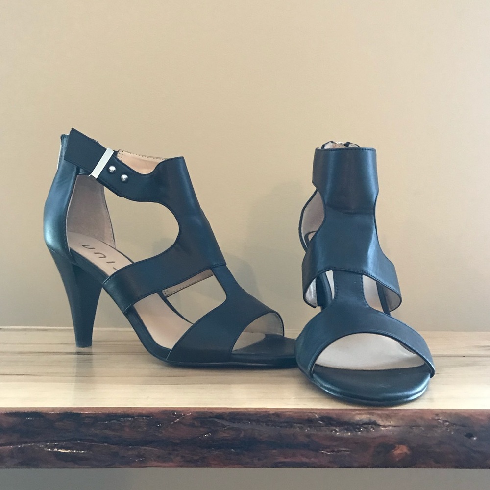 Unisa Back Zipper Heeled Sandals